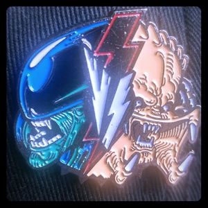 Alien vs Predator Enamel Pin